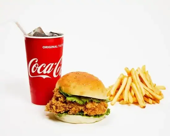 マスターチキンバーガー、ポテト、ドリンクのセット写真